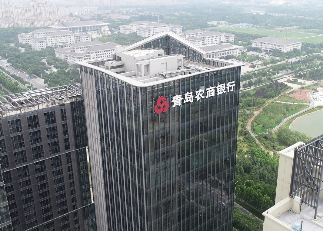 青岛农商银行大厦丨幕墙发光字工程现场图五