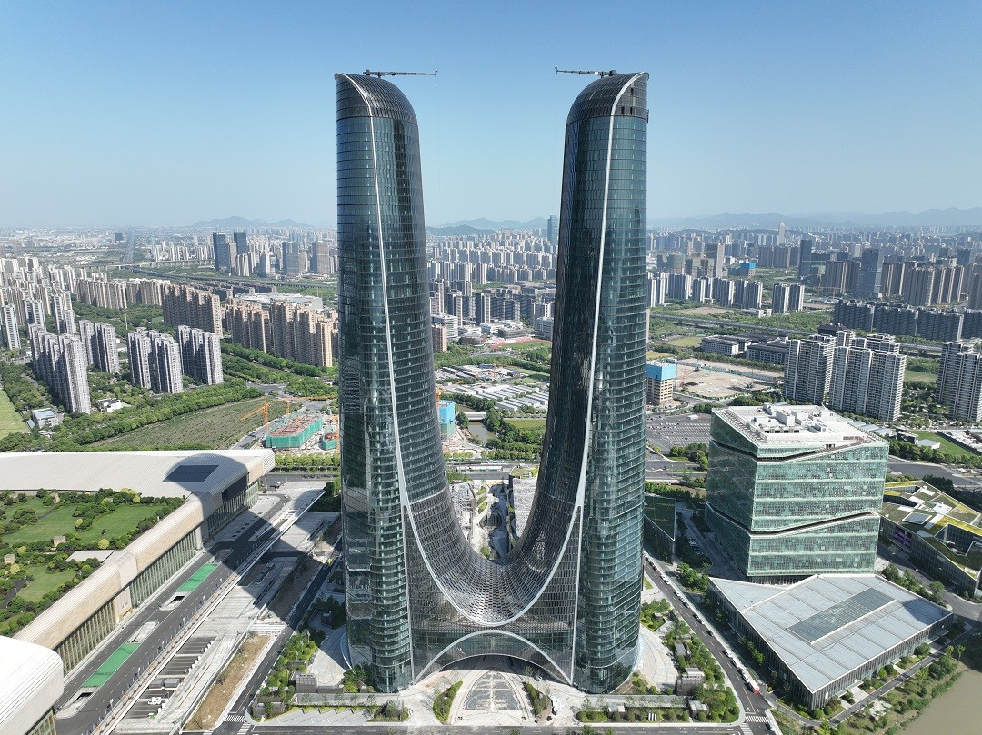 杭州世纪中心大厦丨幕墙发光字工程现场图二 杭州世纪中心大厦丨幕墙发光字工程现场图二