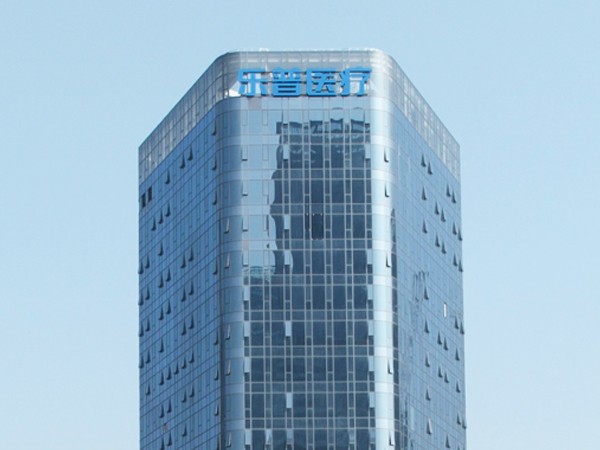 如何辨别优质玻璃幕墙发光字源头厂家？