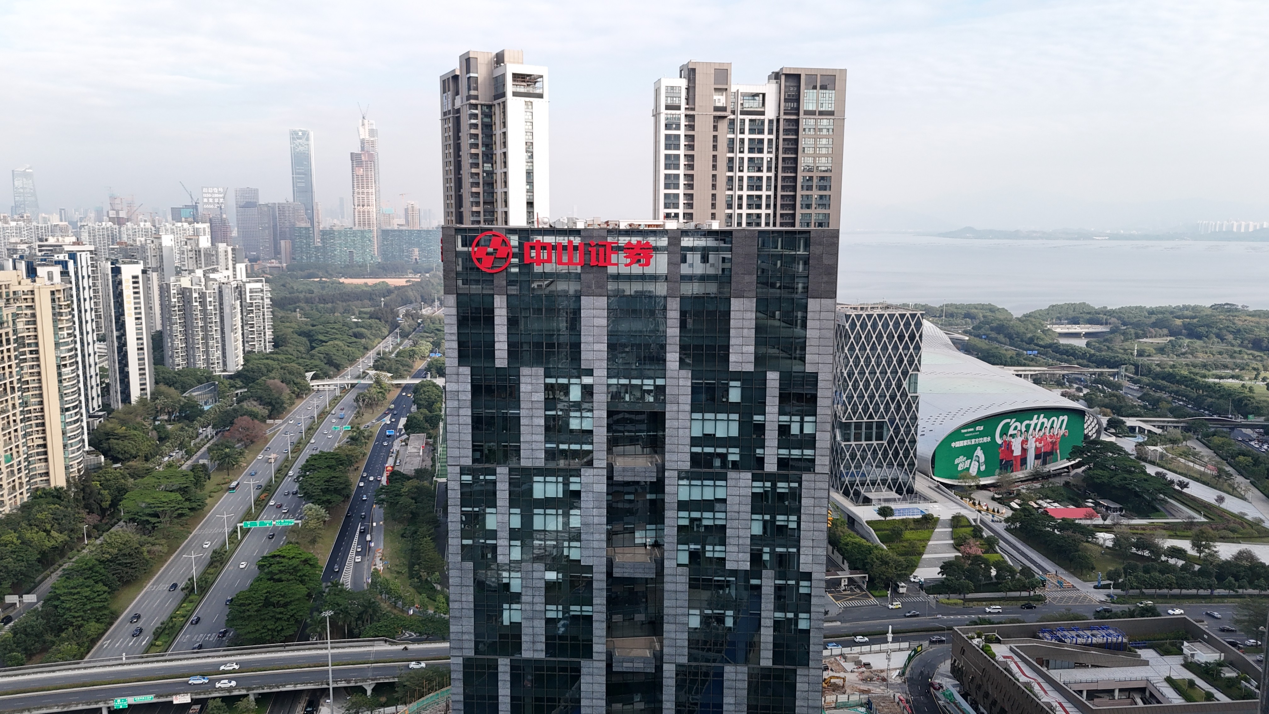 楼体发光字安装对天气有要求吗？下雨天能施工吗？