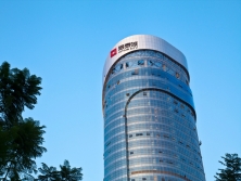 高楼大厦发光字安装施工方案！